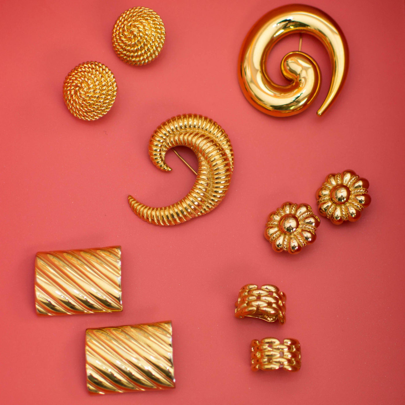 Monday Must Have's: Bold Gold - Vintage Meet Modern  vintage.meet.modern.jewelry
