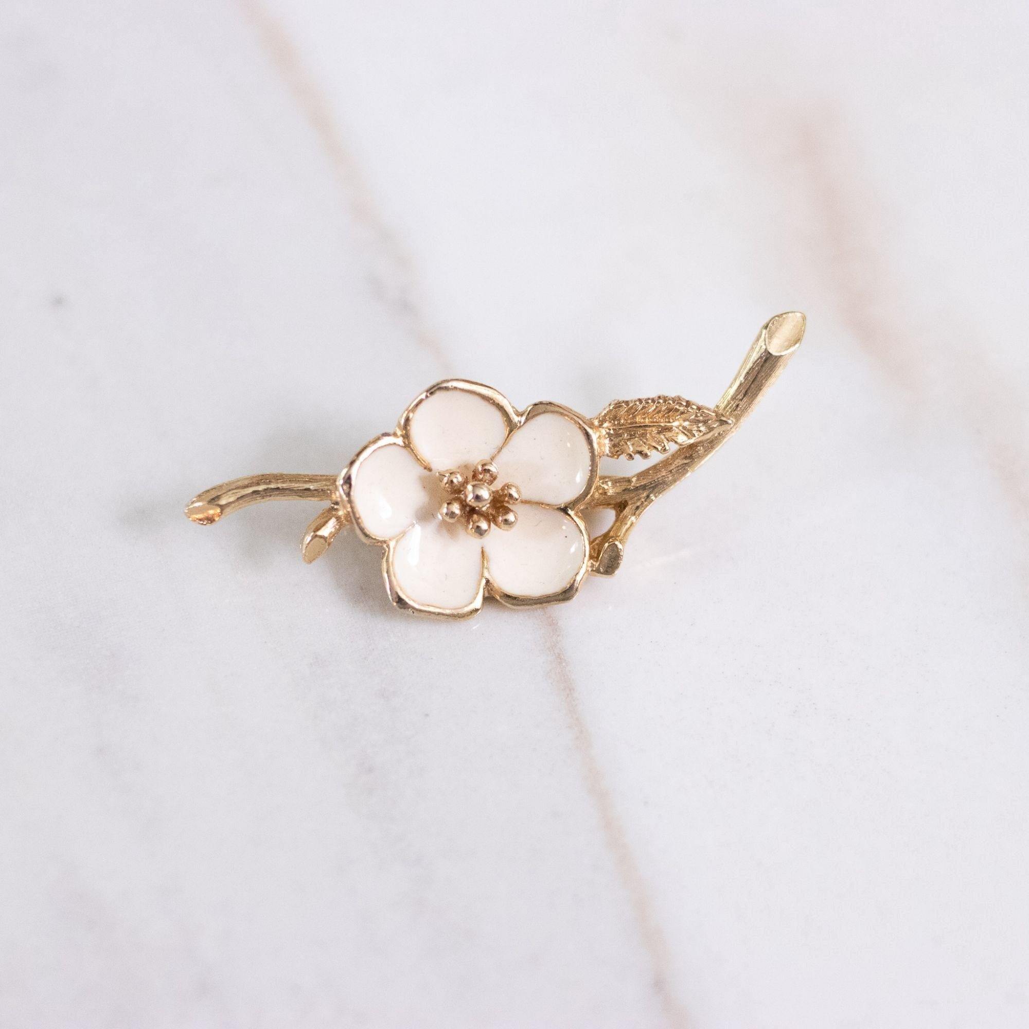 Vintage Dogwood Flower Brooch by Unsigned Beauty - Vintage Meet Modern Vintage Jewelry - Chicago, Illinois - #oldhollywoodglamour #vintagemeetmodern #designervintage #jewelrybox #antiquejewelry #vintagejewelry