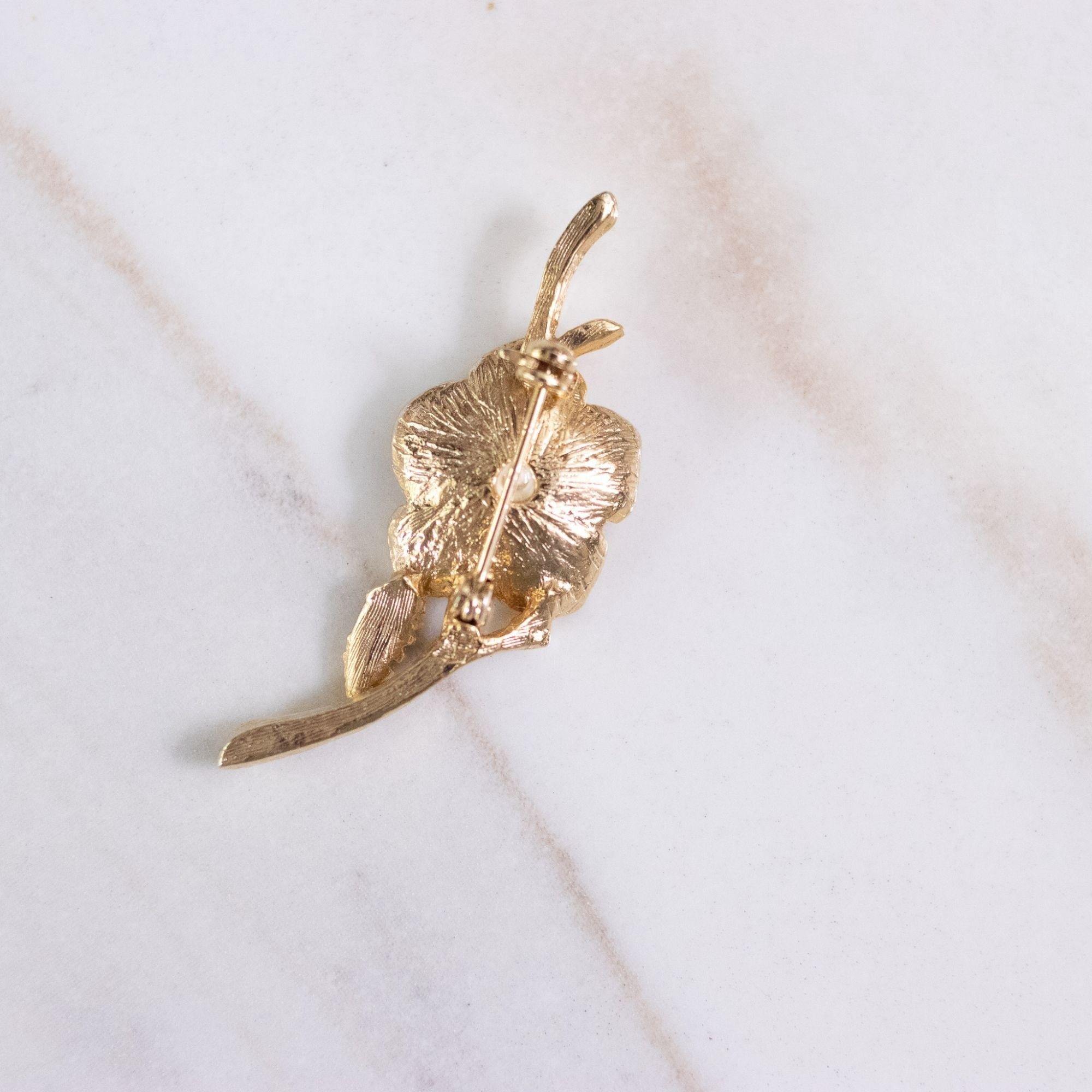 Vintage Dogwood Flower Brooch by Unsigned Beauty - Vintage Meet Modern Vintage Jewelry - Chicago, Illinois - #oldhollywoodglamour #vintagemeetmodern #designervintage #jewelrybox #antiquejewelry #vintagejewelry