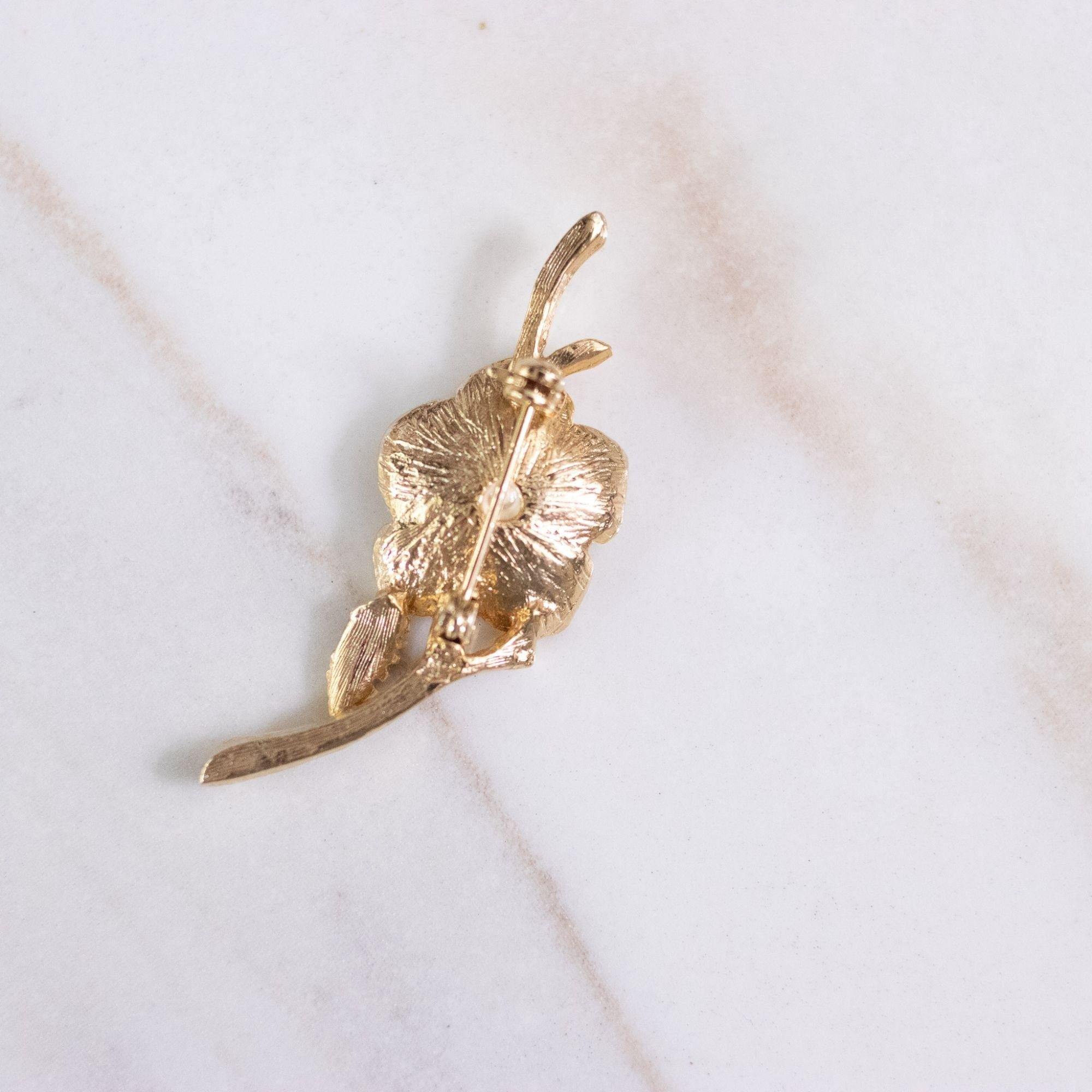 Vintage Dogwood Flower Brooch by Unsigned Beauty - Vintage Meet Modern Vintage Jewelry - Chicago, Illinois - #oldhollywoodglamour #vintagemeetmodern #designervintage #jewelrybox #antiquejewelry #vintagejewelry