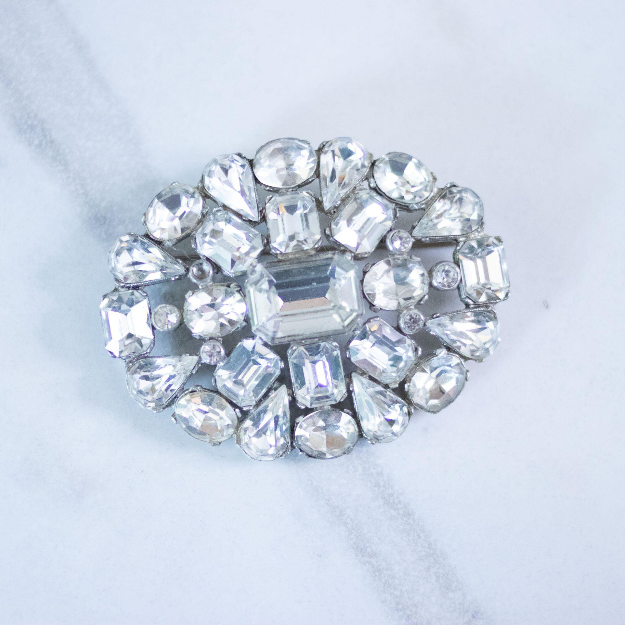 Vintage 1940s Art Deco Large Diamante Brooch by Unsigned Beauty - Vintage Meet Modern Vintage Jewelry - Chicago, Illinois - #oldhollywoodglamour #vintagemeetmodern #designervintage #jewelrybox #antiquejewelry #vintagejewelry