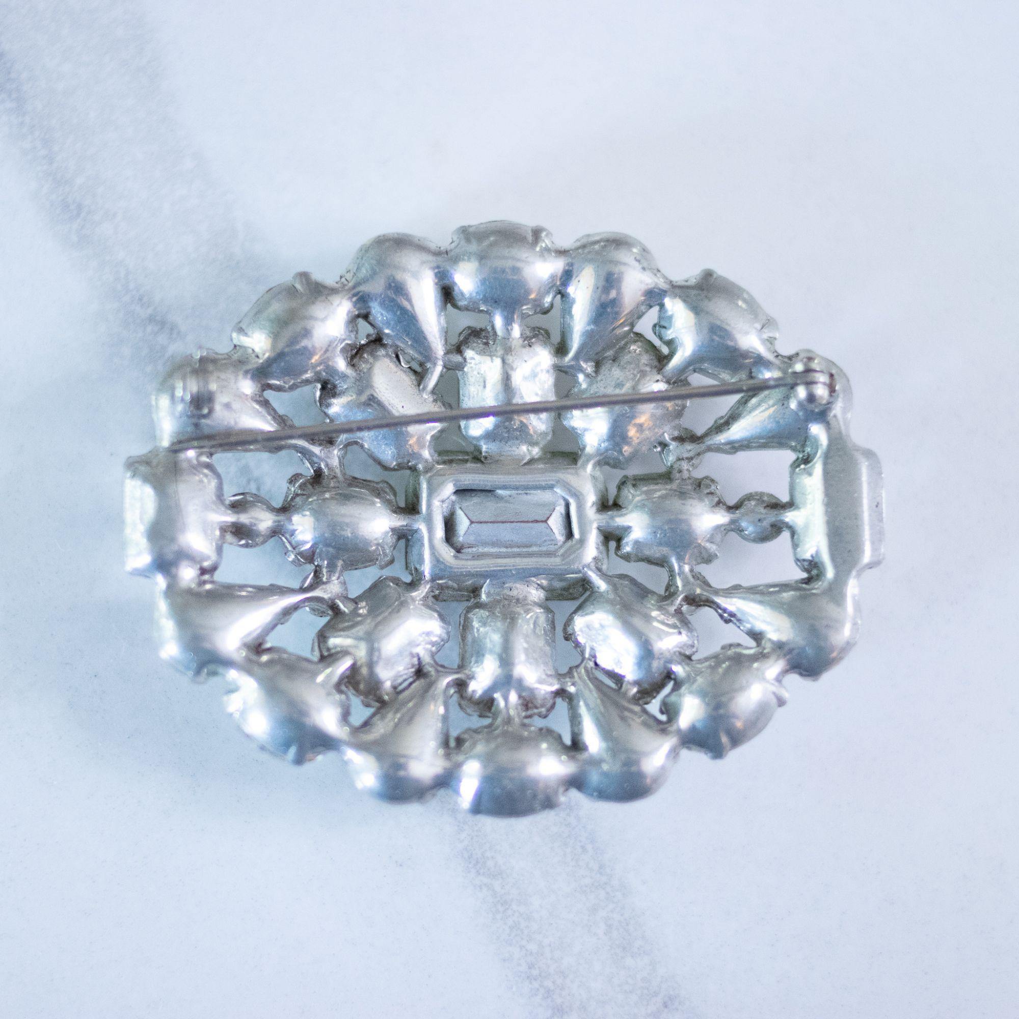 Vintage 1940s Art Deco Large Diamante Brooch by Unsigned Beauty - Vintage Meet Modern Vintage Jewelry - Chicago, Illinois - #oldhollywoodglamour #vintagemeetmodern #designervintage #jewelrybox #antiquejewelry #vintagejewelry
