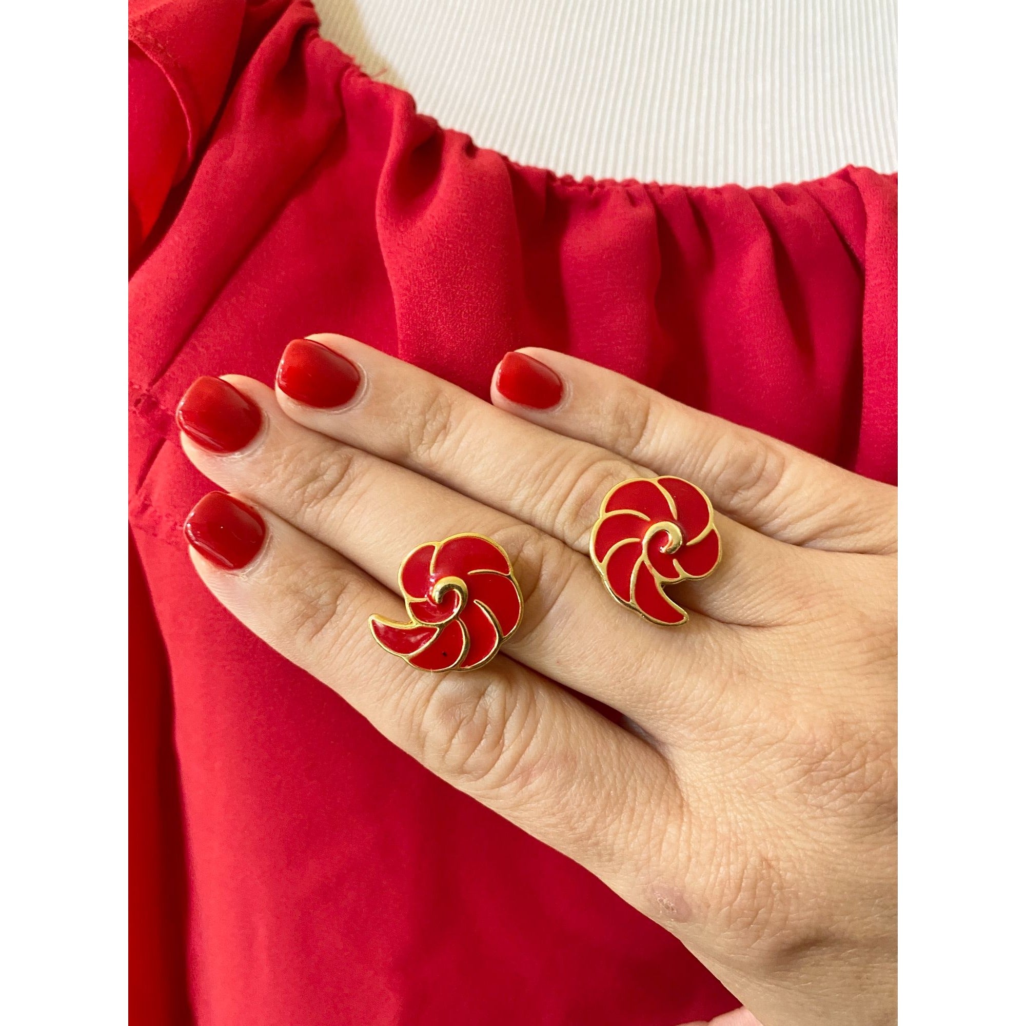 J. Crew Sleeveless Blouse with Ruffled, Scoop Neck Collar by J.Crew - Vintage Meet Modern Vintage Jewelry - Chicago, Illinois - #oldhollywoodglamour #vintagemeetmodern #designervintage #jewelrybox #antiquejewelry #vintagejewelry