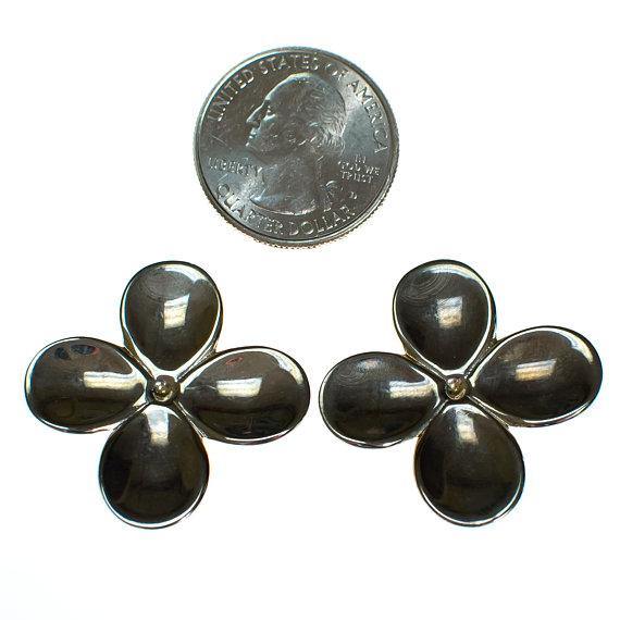 Vintage Angela Cummings Sterling Silver Flower Earrings by Angela Cummings - Vintage Meet Modern Vintage Jewelry - Chicago, Illinois - #oldhollywoodglamour #vintagemeetmodern #designervintage #jewelrybox #antiquejewelry #vintagejewelry