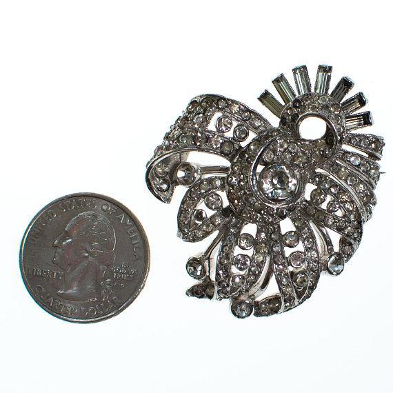 Vintage Art Deco Clear Diamond Look Rhinestone Brooch Pin by Art Deco - Vintage Meet Modern Vintage Jewelry - Chicago, Illinois - #oldhollywoodglamour #vintagemeetmodern #designervintage #jewelrybox #antiquejewelry #vintagejewelry