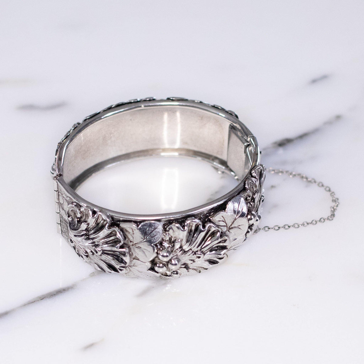 Vintage Silver Repousse Style Acanthus Leaf Hinged Bangle Bracelet