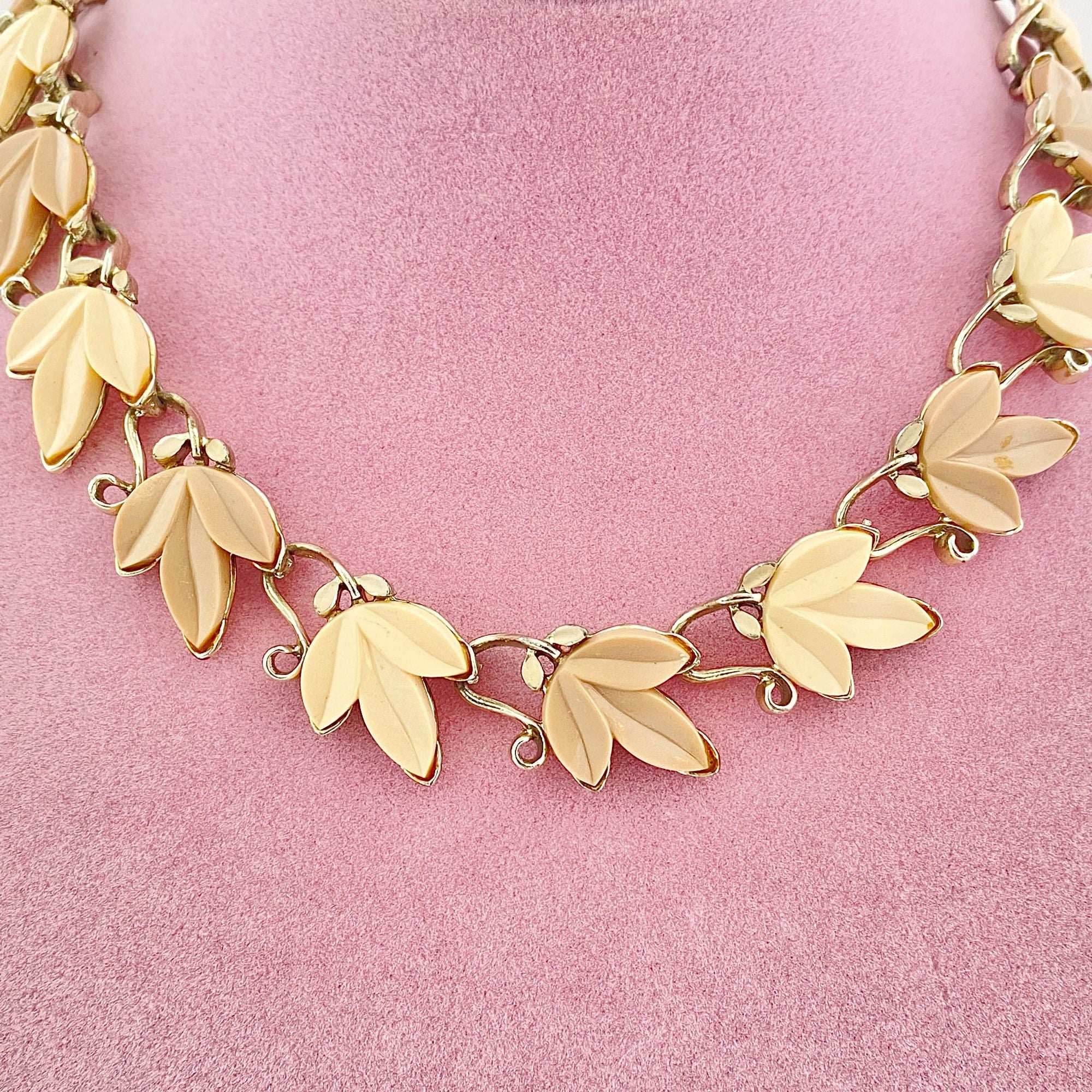Vintage Thermoset Cream and Taupe Leaf Necklace by Unsigned Beauty - Vintage Meet Modern Vintage Jewelry - Chicago, Illinois - #oldhollywoodglamour #vintagemeetmodern #designervintage #jewelrybox #antiquejewelry #vintagejewelry