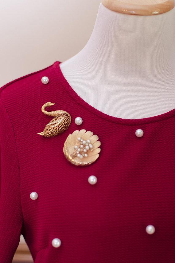 Vintage Gold Swan Brooch with Rhinestones by 1960s - Vintage Meet Modern Vintage Jewelry - Chicago, Illinois - #oldhollywoodglamour #vintagemeetmodern #designervintage #jewelrybox #antiquejewelry #vintagejewelry