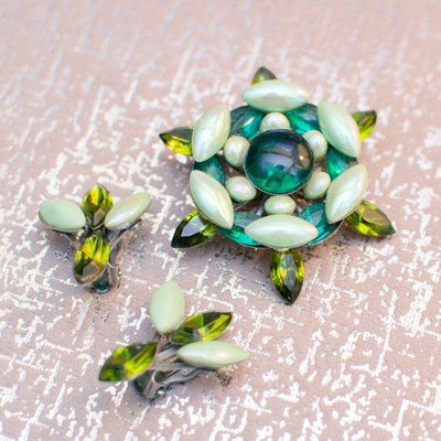 Vintage 1950s Light Green and Emerald Green Iridescent Rhinestone Star Brooch by 1950s - Vintage Meet Modern Vintage Jewelry - Chicago, Illinois - #oldhollywoodglamour #vintagemeetmodern #designervintage #jewelrybox #antiquejewelry #vintagejewelry