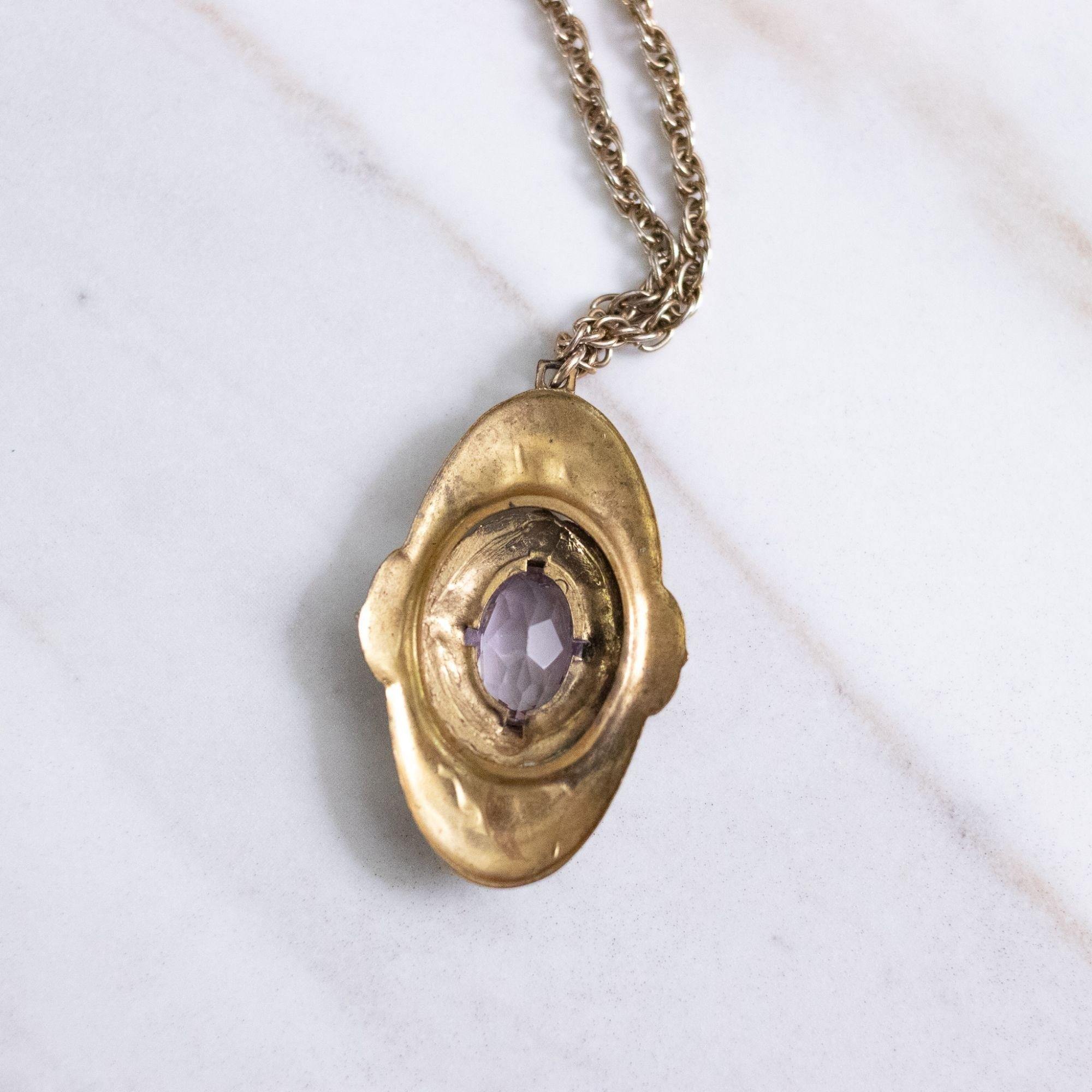 Vintage Art Deco Alexandrite Pendant Necklace by Unsigned Beauty - Vintage Meet Modern Vintage Jewelry - Chicago, Illinois - #oldhollywoodglamour #vintagemeetmodern #designervintage #jewelrybox #antiquejewelry #vintagejewelry