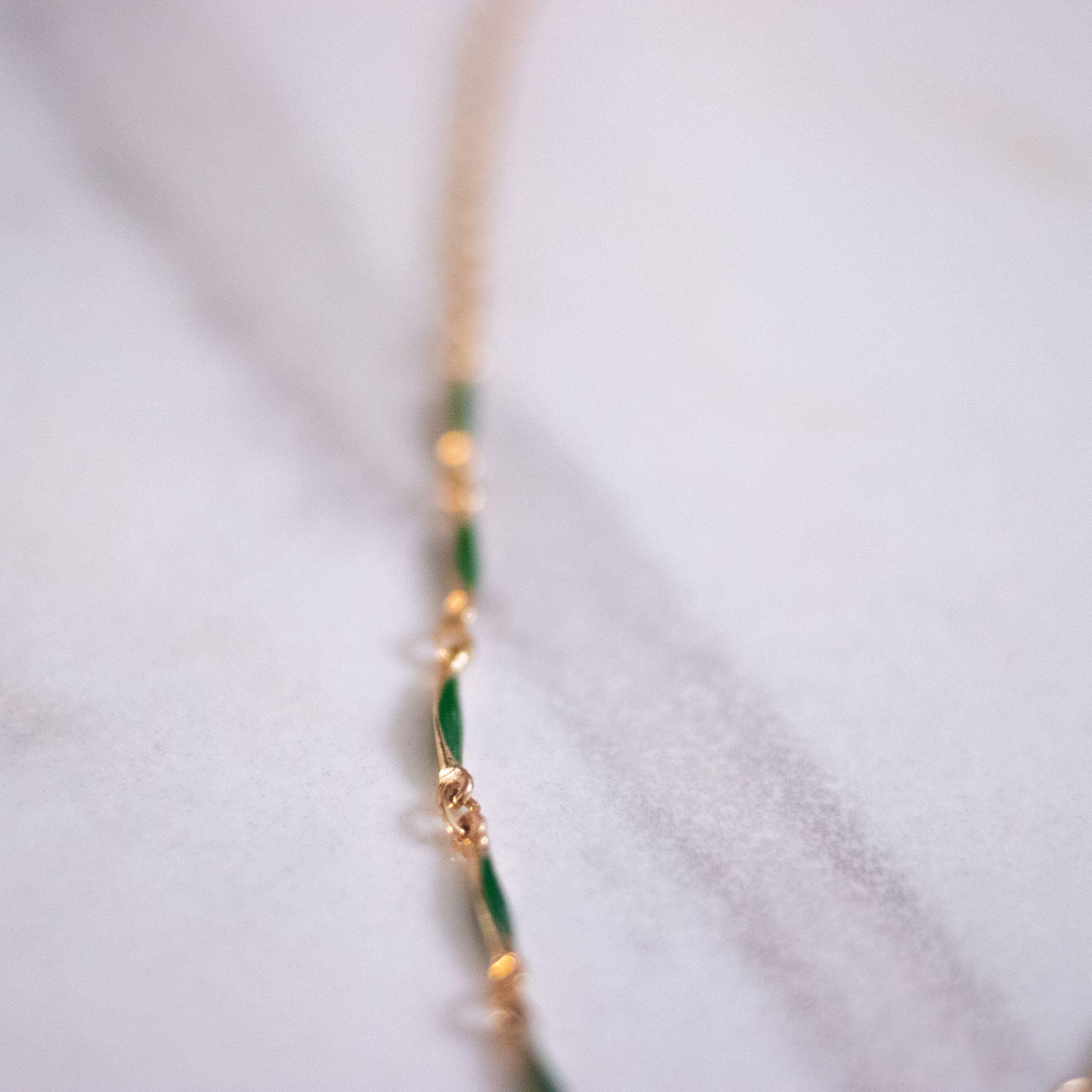 Vintage Sarah Coventry Minimalist Green Enamel Link Dainty Necklace by Sarah Coventry - Vintage Meet Modern Vintage Jewelry - Chicago, Illinois - #oldhollywoodglamour #vintagemeetmodern #designervintage #jewelrybox #antiquejewelry #vintagejewelry