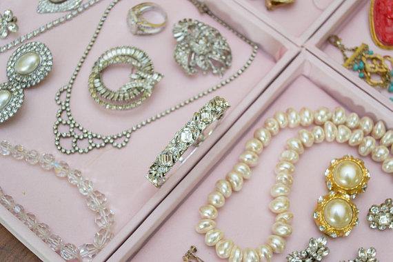 Vintage Art Deco Clear Diamond Look Rhinestone Brooch Pin by Art Deco - Vintage Meet Modern Vintage Jewelry - Chicago, Illinois - #oldhollywoodglamour #vintagemeetmodern #designervintage #jewelrybox #antiquejewelry #vintagejewelry