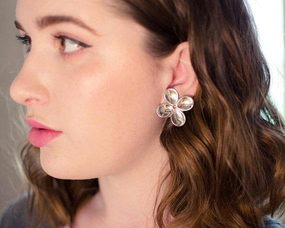Vintage Angela Cummings Sterling Silver Flower Earrings by Angela Cummings - Vintage Meet Modern Vintage Jewelry - Chicago, Illinois - #oldhollywoodglamour #vintagemeetmodern #designervintage #jewelrybox #antiquejewelry #vintagejewelry