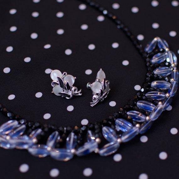 Black and Blue Vintage Glass Beaded Necklace, Glass Beads, Vintage Necklace, Silver Tone Beads by 1950s - Vintage Meet Modern Vintage Jewelry - Chicago, Illinois - #oldhollywoodglamour #vintagemeetmodern #designervintage #jewelrybox #antiquejewelry #vintagejewelry