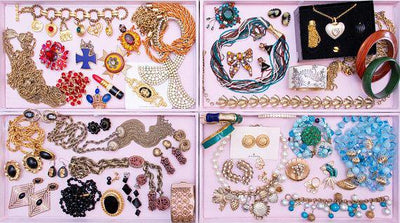 Vintage Crown Trifari Gold Tassel Necklace by 1960s - Vintage Meet Modern Vintage Jewelry - Chicago, Illinois - #oldhollywoodglamour #vintagemeetmodern #designervintage #jewelrybox #antiquejewelry #vintagejewelry