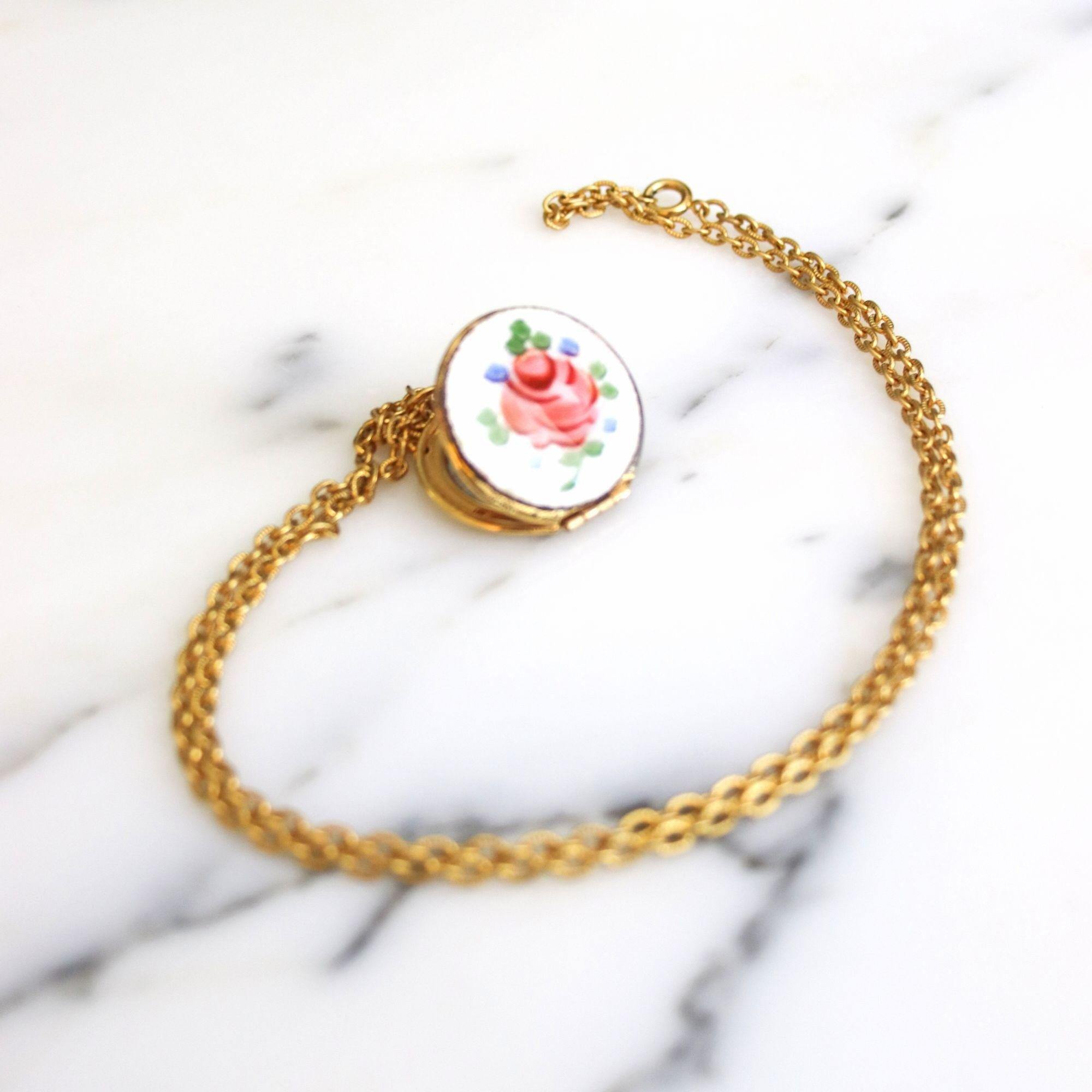 Vintage Guilloche Locket Necklace by Unsigned Beauty - Vintage Meet Modern Vintage Jewelry - Chicago, Illinois - #oldhollywoodglamour #vintagemeetmodern #designervintage #jewelrybox #antiquejewelry #vintagejewelry