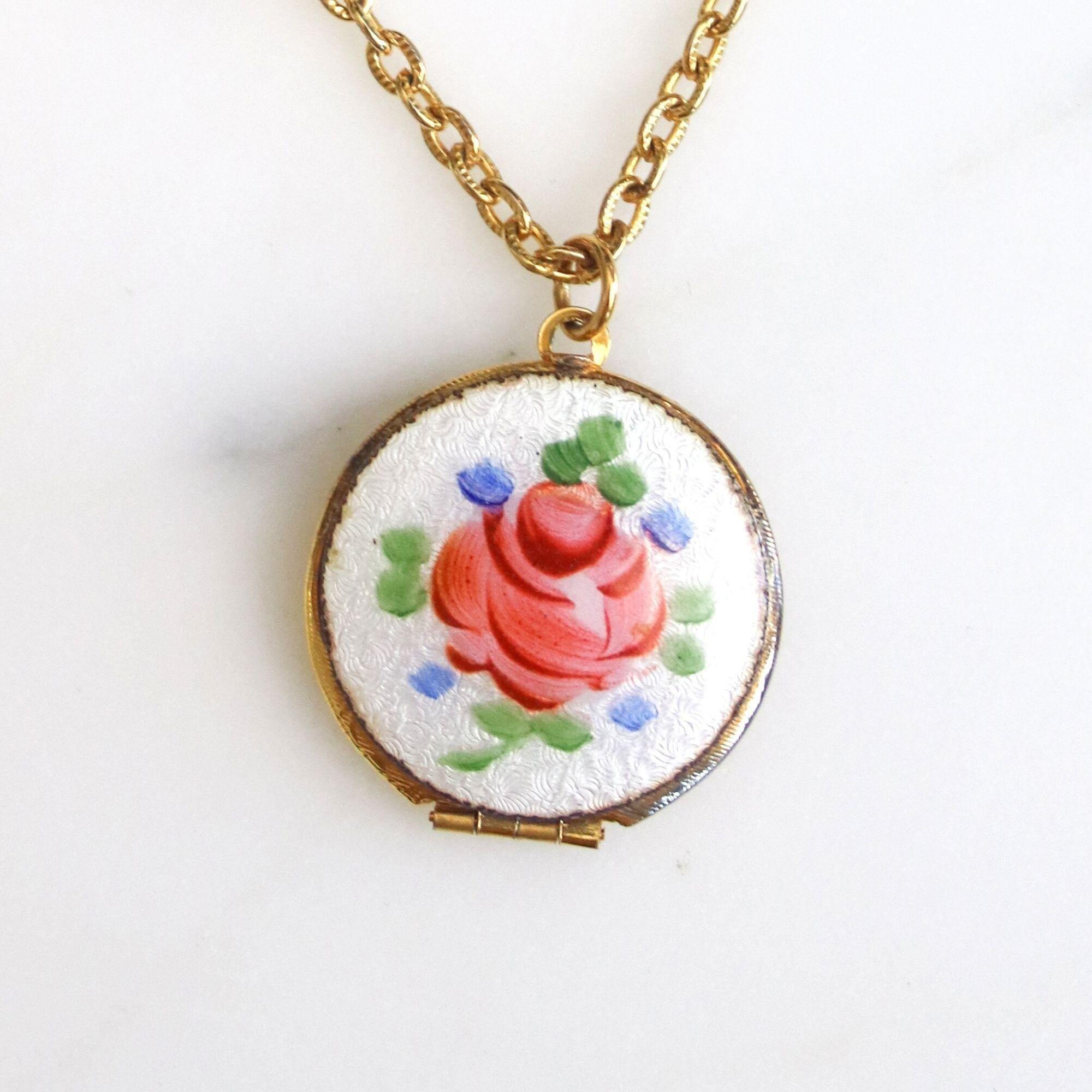 Vintage Guilloche Locket Necklace by Unsigned Beauty - Vintage Meet Modern Vintage Jewelry - Chicago, Illinois - #oldhollywoodglamour #vintagemeetmodern #designervintage #jewelrybox #antiquejewelry #vintagejewelry