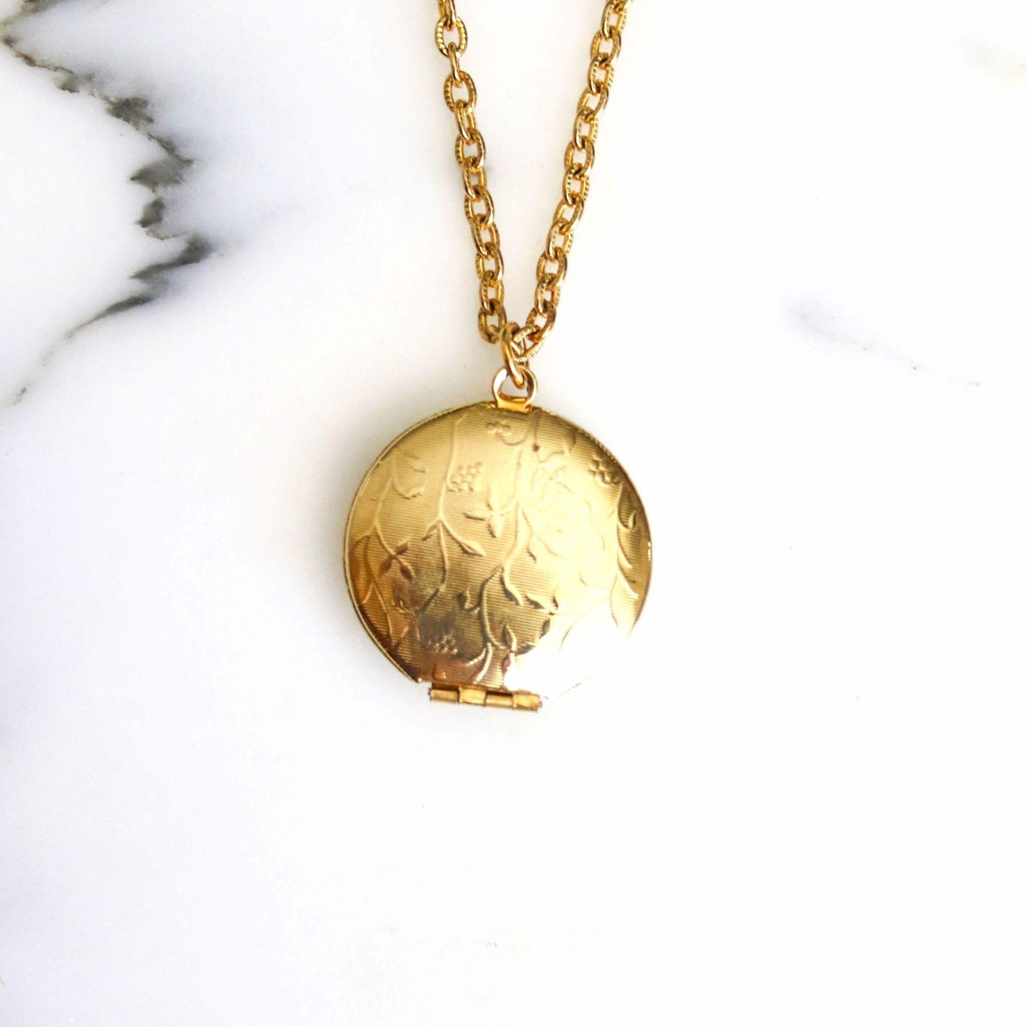 Vintage Guilloche Locket Necklace by Unsigned Beauty - Vintage Meet Modern Vintage Jewelry - Chicago, Illinois - #oldhollywoodglamour #vintagemeetmodern #designervintage #jewelrybox #antiquejewelry #vintagejewelry