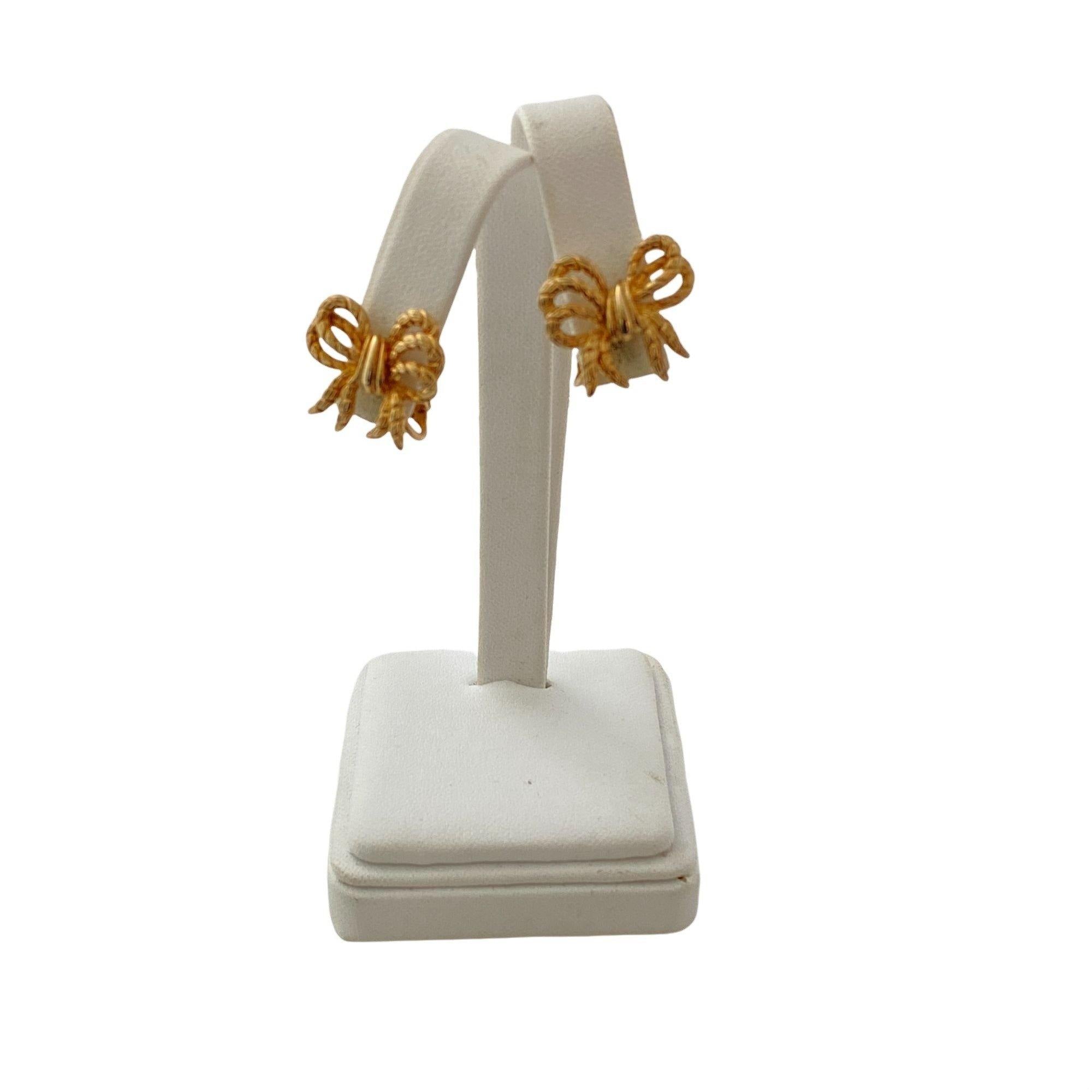 Vintage Gold Bow Earrings by Unsigned Beauty - Vintage Meet Modern Vintage Jewelry - Chicago, Illinois - #oldhollywoodglamour #vintagemeetmodern #designervintage #jewelrybox #antiquejewelry #vintagejewelry