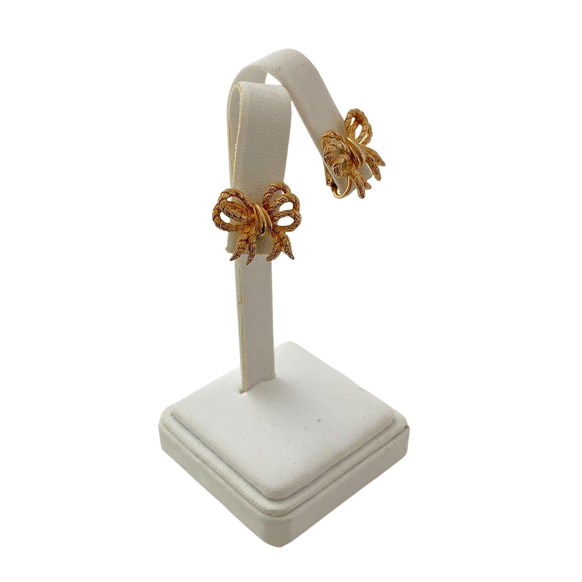 Vintage Gold Bow Earrings by Unsigned Beauty - Vintage Meet Modern Vintage Jewelry - Chicago, Illinois - #oldhollywoodglamour #vintagemeetmodern #designervintage #jewelrybox #antiquejewelry #vintagejewelry