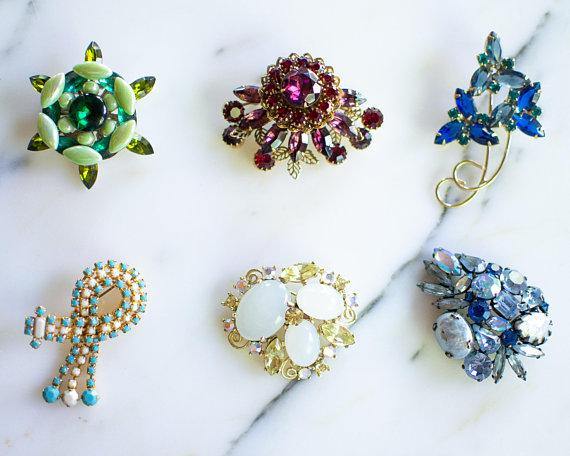 Vintage Weiss Blue Rhinestone and Gray Pearl Brooch by 1950s - Vintage Meet Modern Vintage Jewelry - Chicago, Illinois - #oldhollywoodglamour #vintagemeetmodern #designervintage #jewelrybox #antiquejewelry #vintagejewelry