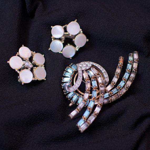 Vintage 1940s Rhinestone Brooch, Pin, Pendant, Blue Rhinestones, Clear Rhinestones, Gold Filled 1/20 12 Kt by 1940s - Vintage Meet Modern Vintage Jewelry - Chicago, Illinois - #oldhollywoodglamour #vintagemeetmodern #designervintage #jewelrybox #antiquejewelry #vintagejewelry