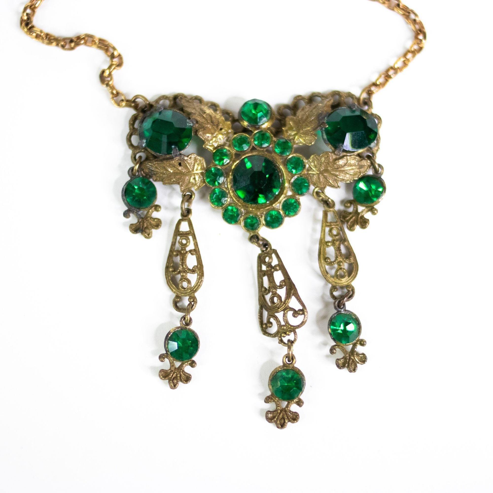 Vintage Czech Emerald Crystal Lavalier Necklace by Czech - Vintage Meet Modern Vintage Jewelry - Chicago, Illinois - #oldhollywoodglamour #vintagemeetmodern #designervintage #jewelrybox #antiquejewelry #vintagejewelry