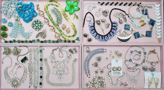 Black and Blue Vintage Glass Beaded Necklace, Glass Beads, Vintage Necklace, Silver Tone Beads by 1950s - Vintage Meet Modern Vintage Jewelry - Chicago, Illinois - #oldhollywoodglamour #vintagemeetmodern #designervintage #jewelrybox #antiquejewelry #vintagejewelry