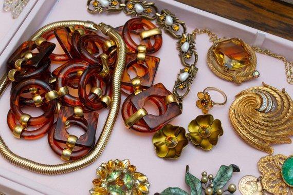 Vintage Yves St. Laurent Vintage Faux Tortoise Necklace, Belt  Gold Tone, Brown Lucite Squares and Circles by Yves St. Laurent - Vintage Meet Modern Vintage Jewelry - Chicago, Illinois - #oldhollywoodglamour #vintagemeetmodern #designervintage #jewelrybox #antiquejewelry #vintagejewelry