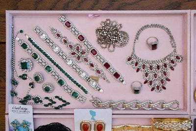 Vintage Art Deco Emerald and Clear Diamante Rhinestone Bracelet by Art Deco - Vintage Meet Modern Vintage Jewelry - Chicago, Illinois - #oldhollywoodglamour #vintagemeetmodern #designervintage #jewelrybox #antiquejewelry #vintagejewelry