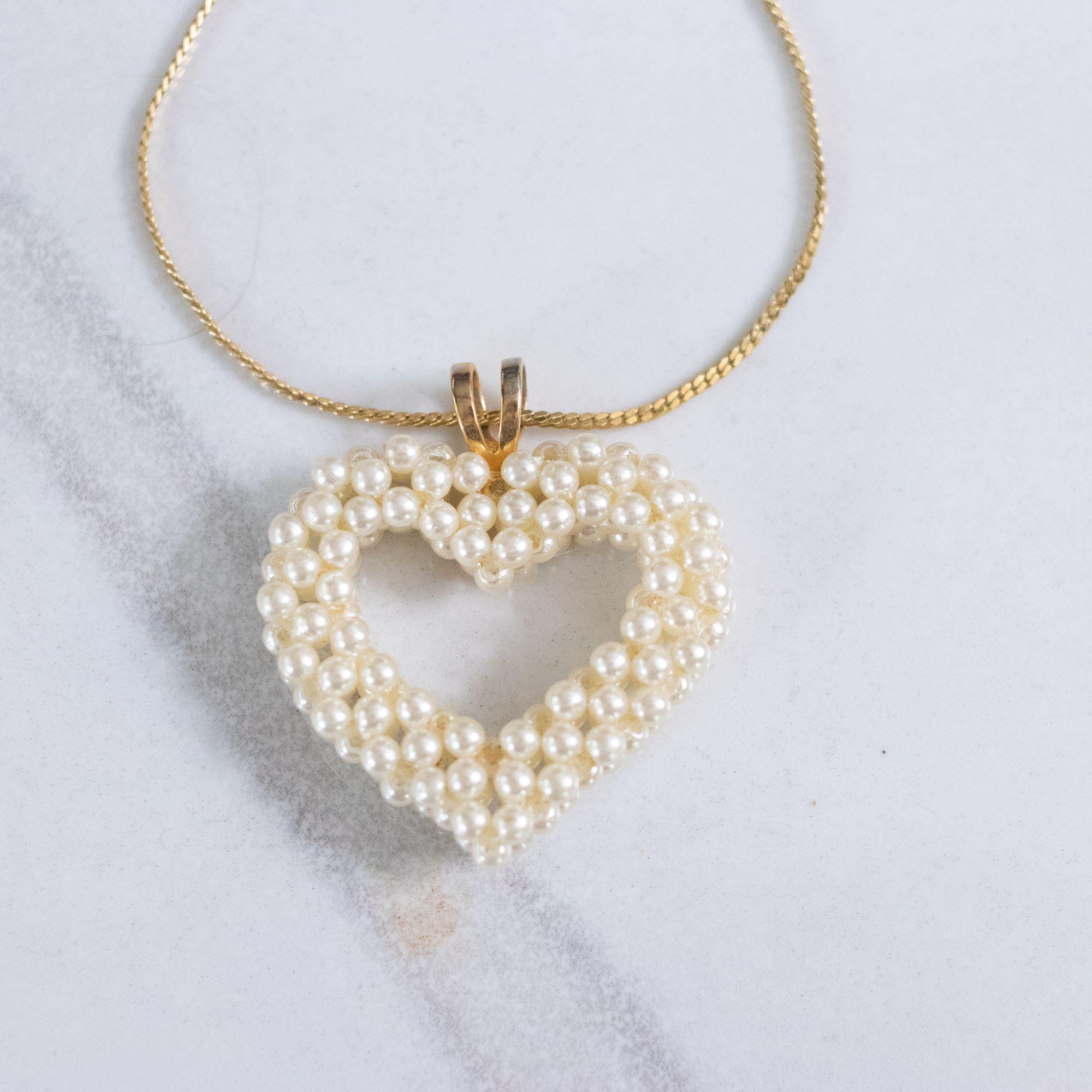 Vintage 1980s Pearl Heart Pendant Necklace by Unsigned Beauty - Vintage Meet Modern Vintage Jewelry - Chicago, Illinois - #oldhollywoodglamour #vintagemeetmodern #designervintage #jewelrybox #antiquejewelry #vintagejewelry