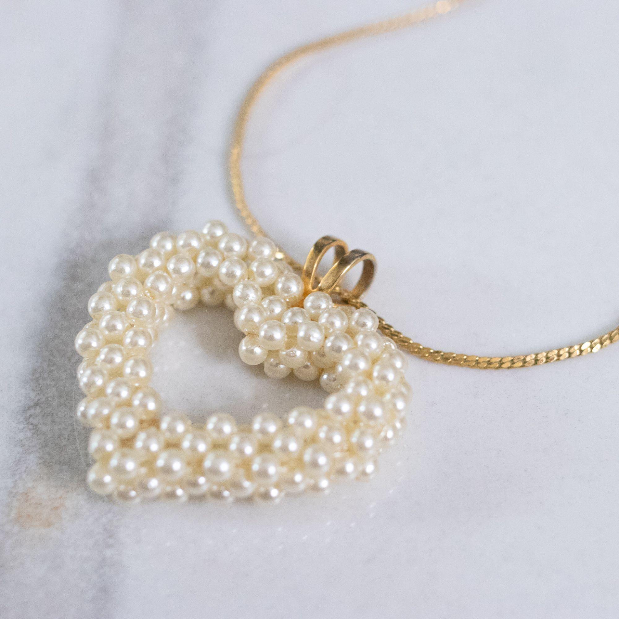 Vintage 1980s Pearl Heart Pendant Necklace by Unsigned Beauty - Vintage Meet Modern Vintage Jewelry - Chicago, Illinois - #oldhollywoodglamour #vintagemeetmodern #designervintage #jewelrybox #antiquejewelry #vintagejewelry