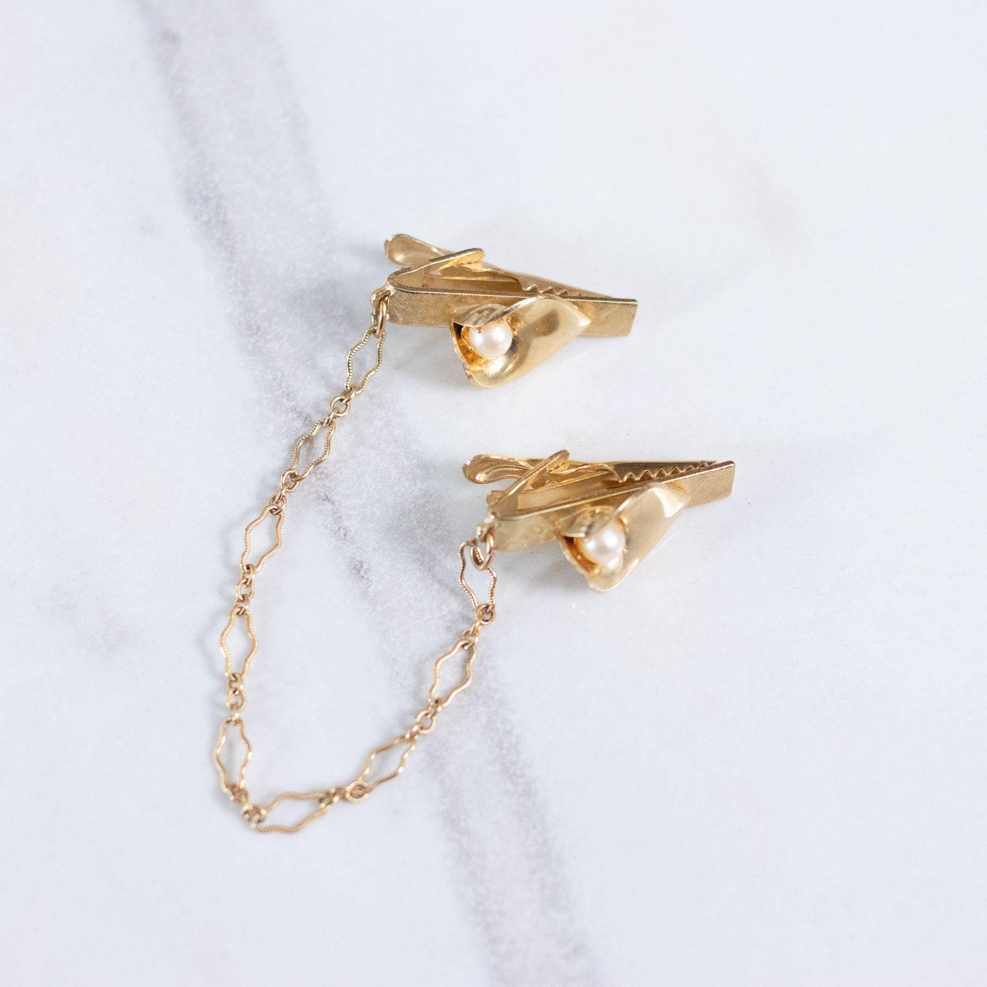 Vintage Calla Lily Sweater Guard by Patent Pending - Vintage Meet Modern Vintage Jewelry - Chicago, Illinois - #oldhollywoodglamour #vintagemeetmodern #designervintage #jewelrybox #antiquejewelry #vintagejewelry