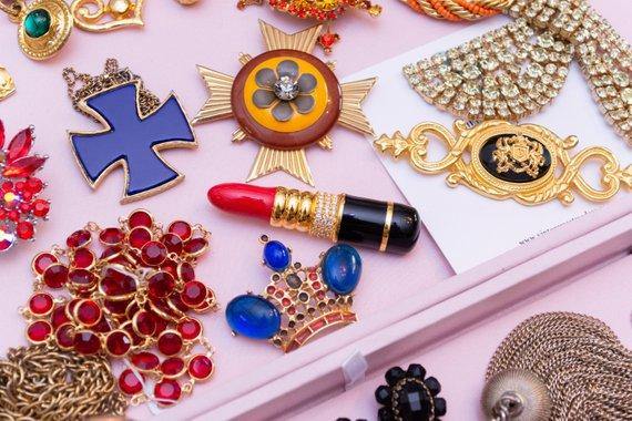 Vintage Royal Gold Crown Brooch with Sapphire Blue Cabochons and Red and Gray Enamel Accents by 1980s - Vintage Meet Modern Vintage Jewelry - Chicago, Illinois - #oldhollywoodglamour #vintagemeetmodern #designervintage #jewelrybox #antiquejewelry #vintagejewelry