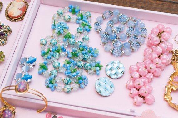 Vintage 1950s Blue and White Crystal Bubble Bead Necklace with Flowers by 1950s - Vintage Meet Modern Vintage Jewelry - Chicago, Illinois - #oldhollywoodglamour #vintagemeetmodern #designervintage #jewelrybox #antiquejewelry #vintagejewelry