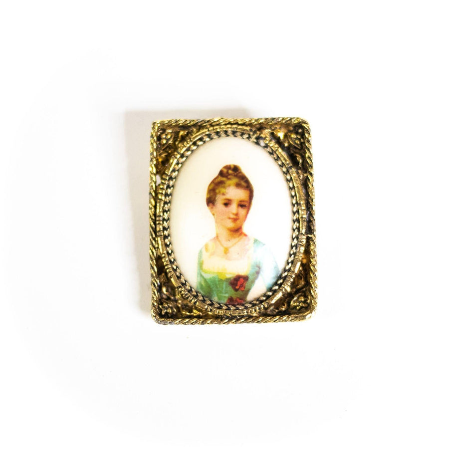 Vintage Victorian Woman Portrait Brooch by Unsigned Beauty - Vintage Meet Modern Vintage Jewelry - Chicago, Illinois - #oldhollywoodglamour #vintagemeetmodern #designervintage #jewelrybox #antiquejewelry #vintagejewelry