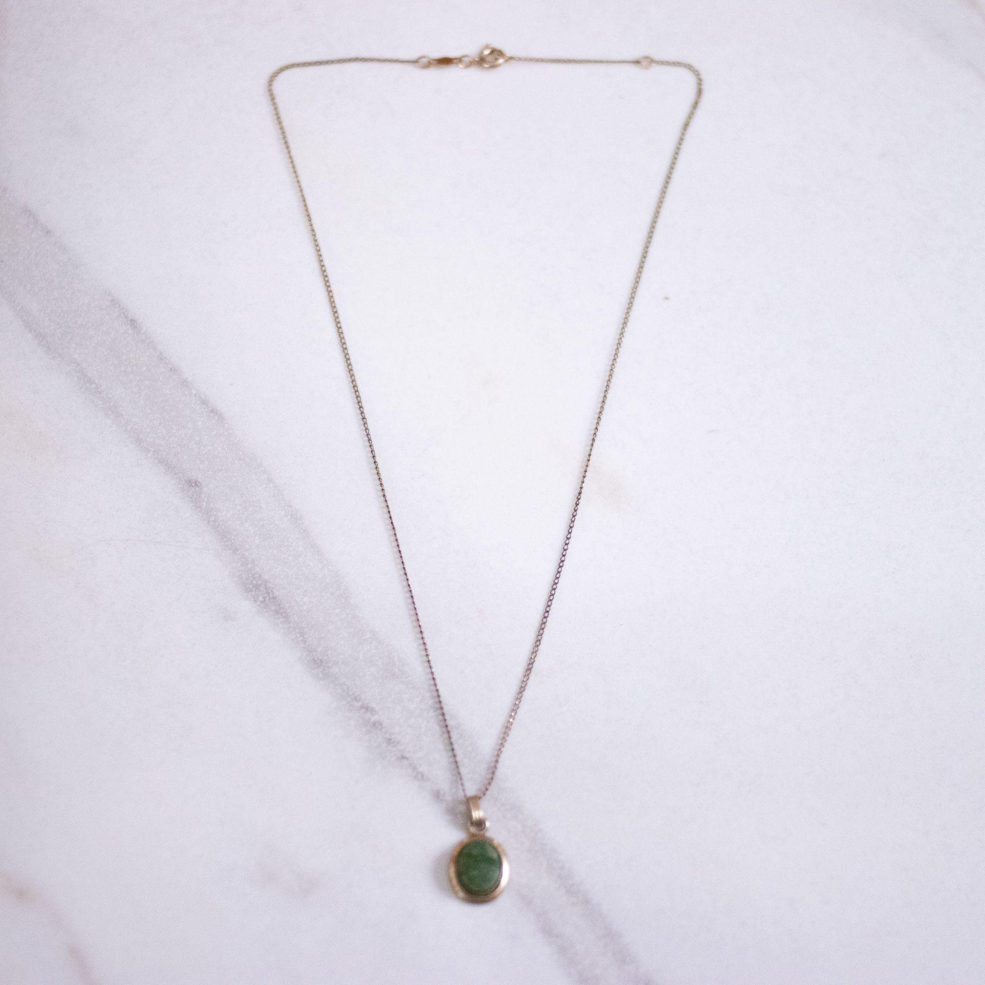 Vintage Gold Filled Jade Pendant Necklace by Unsigned Beauty - Vintage Meet Modern Vintage Jewelry - Chicago, Illinois - #oldhollywoodglamour #vintagemeetmodern #designervintage #jewelrybox #antiquejewelry #vintagejewelry