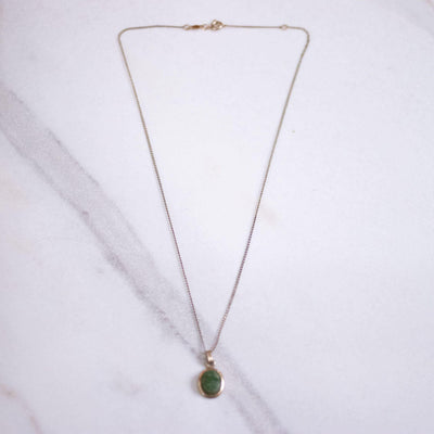 Vintage Gold Filled Jade Pendant Necklace by Unsigned Beauty - Vintage Meet Modern Vintage Jewelry - Chicago, Illinois - #oldhollywoodglamour #vintagemeetmodern #designervintage #jewelrybox #antiquejewelry #vintagejewelry