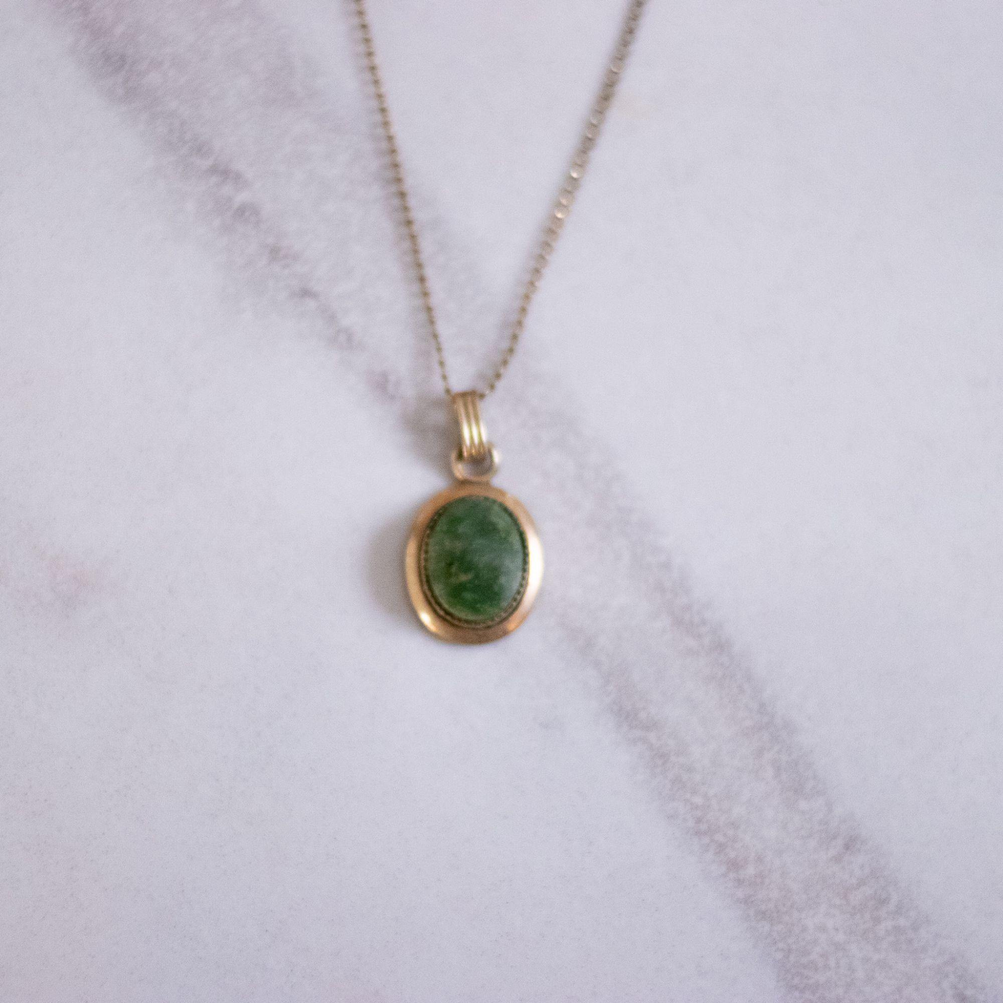 Vintage Gold Filled Jade Pendant Necklace by Unsigned Beauty - Vintage Meet Modern Vintage Jewelry - Chicago, Illinois - #oldhollywoodglamour #vintagemeetmodern #designervintage #jewelrybox #antiquejewelry #vintagejewelry