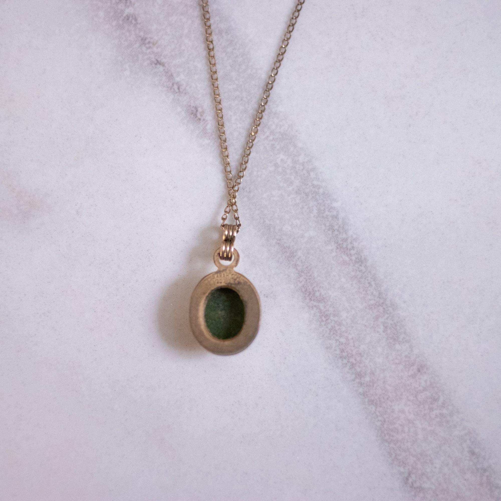Vintage Gold Filled Jade Pendant Necklace by Unsigned Beauty - Vintage Meet Modern Vintage Jewelry - Chicago, Illinois - #oldhollywoodglamour #vintagemeetmodern #designervintage #jewelrybox #antiquejewelry #vintagejewelry