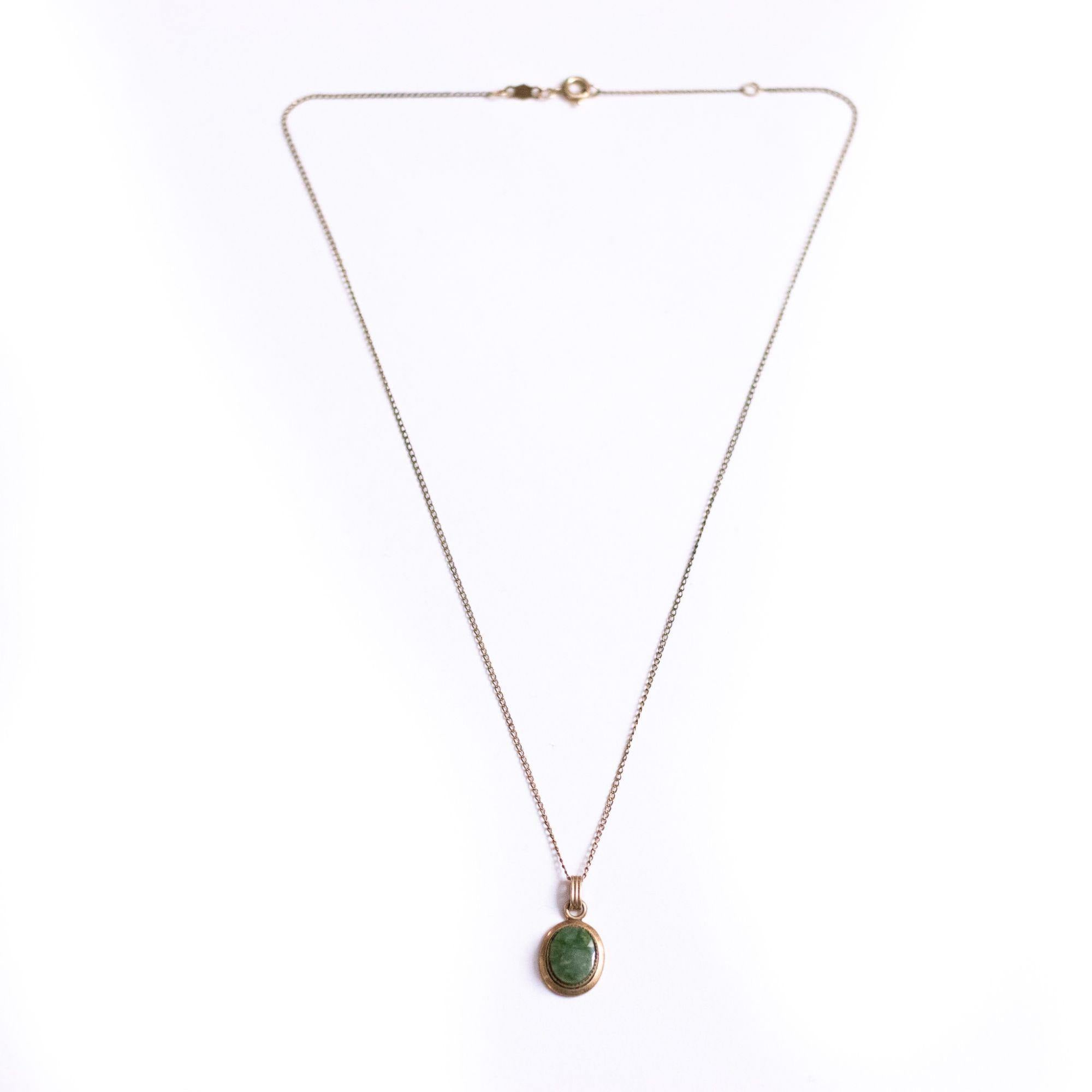 Vintage Gold Filled Jade Pendant Necklace by Unsigned Beauty - Vintage Meet Modern Vintage Jewelry - Chicago, Illinois - #oldhollywoodglamour #vintagemeetmodern #designervintage #jewelrybox #antiquejewelry #vintagejewelry