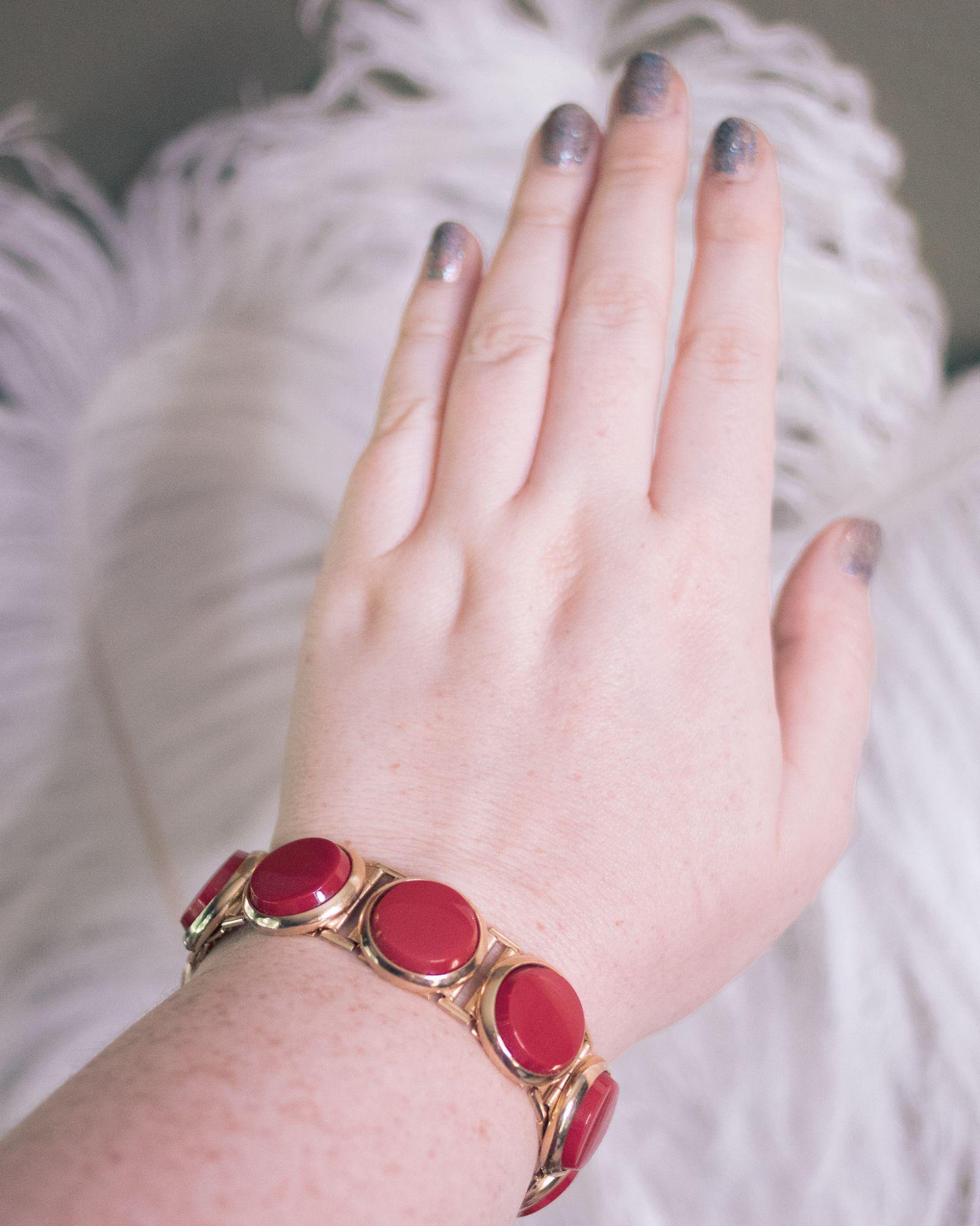 Vintage Retro Red Disc Bracelet by Unsigned Beauty - Vintage Meet Modern Vintage Jewelry - Chicago, Illinois - #oldhollywoodglamour #vintagemeetmodern #designervintage #jewelrybox #antiquejewelry #vintagejewelry