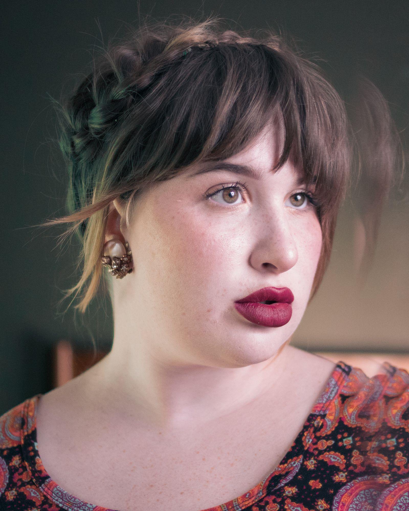 Vintage Champagne Mother of Pear Disc with Bronze Leaves and Diamante Rhinestone Earrings by Unsigned Beauty - Vintage Meet Modern Vintage Jewelry - Chicago, Illinois - #oldhollywoodglamour #vintagemeetmodern #designervintage #jewelrybox #antiquejewelry #vintagejewelry