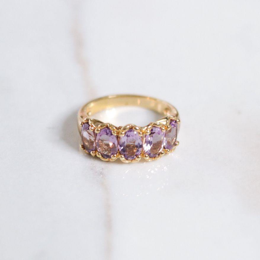 Vintage Oval Cut Amethyst Band Ring by Hallmarked 925 - Vintage Meet Modern Vintage Jewelry - Chicago, Illinois - #oldhollywoodglamour #vintagemeetmodern #designervintage #jewelrybox #antiquejewelry #vintagejewelry