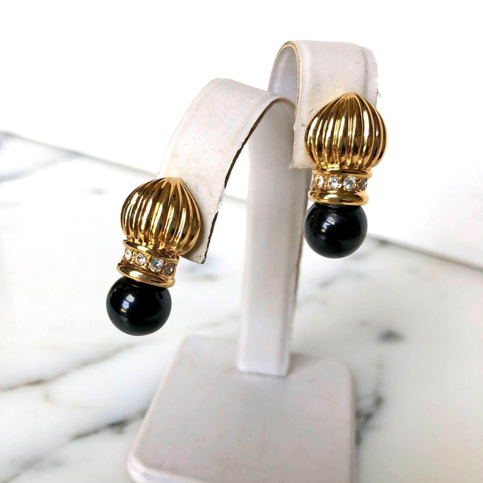 Vintage Gold and Black Statement Earrings by Unsigned Beauty - Vintage Meet Modern Vintage Jewelry - Chicago, Illinois - #oldhollywoodglamour #vintagemeetmodern #designervintage #jewelrybox #antiquejewelry #vintagejewelry