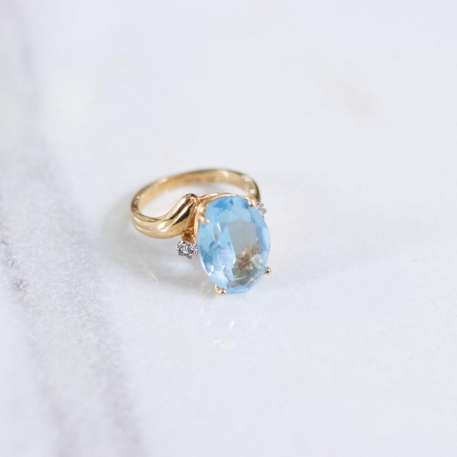 Vintage Blue Crystal Cocktail Statement Ring by 18kt Gold Plated - Vintage Meet Modern Vintage Jewelry - Chicago, Illinois - #oldhollywoodglamour #vintagemeetmodern #designervintage #jewelrybox #antiquejewelry #vintagejewelry