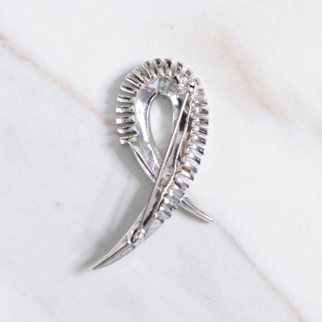 Vintage Art Deco Diamante Swirl Brooch by Unsigned Beauty - Vintage Meet Modern Vintage Jewelry - Chicago, Illinois - #oldhollywoodglamour #vintagemeetmodern #designervintage #jewelrybox #antiquejewelry #vintagejewelry