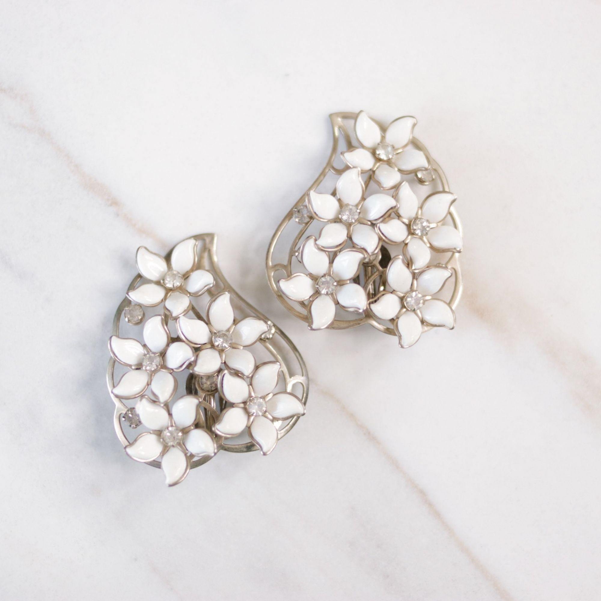 Vintage Huge White Flower Statement Earrings by Patent Pending - Vintage Meet Modern Vintage Jewelry - Chicago, Illinois - #oldhollywoodglamour #vintagemeetmodern #designervintage #jewelrybox #antiquejewelry #vintagejewelry