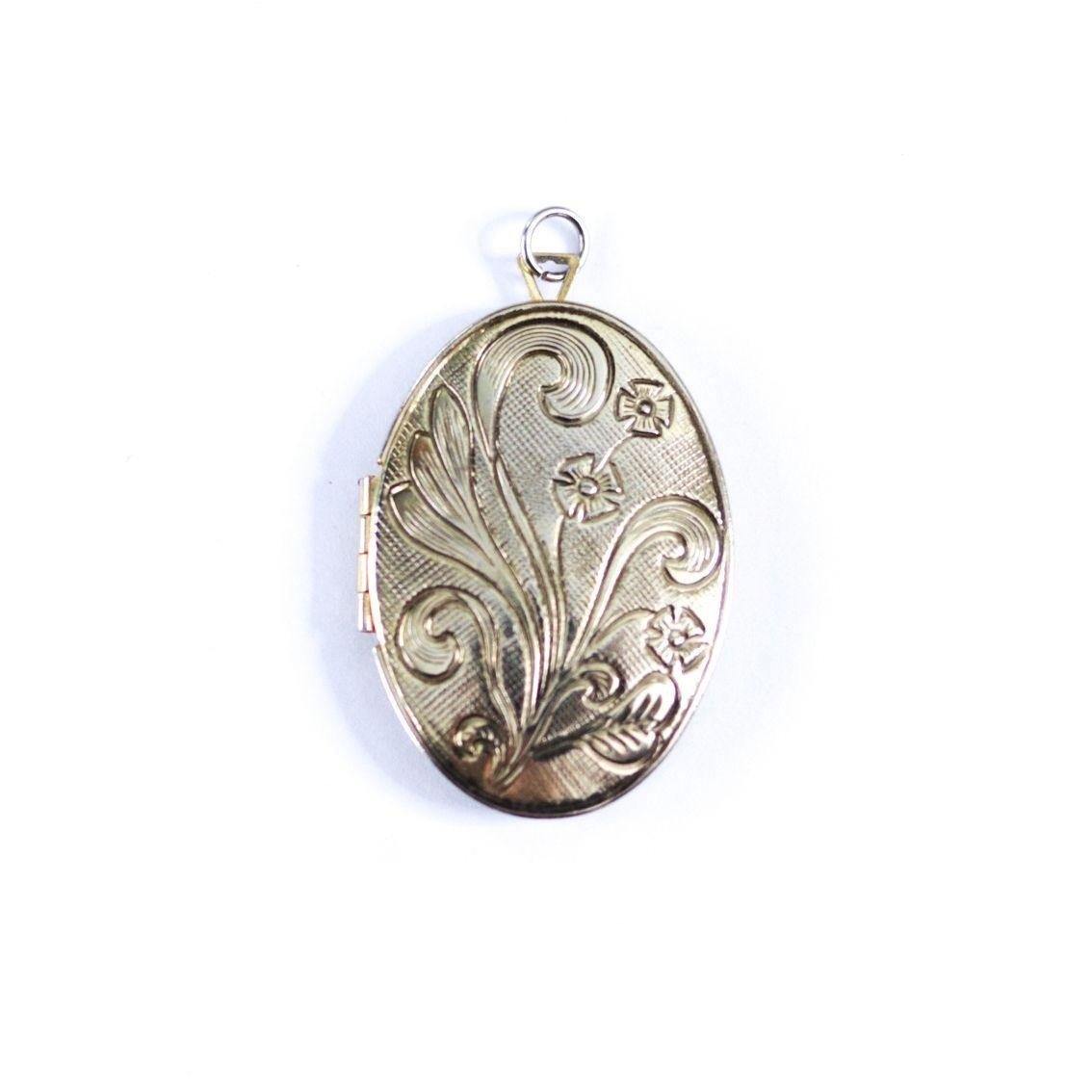Victorian Revival Style Locket by Unsigned Beauty - Vintage Meet Modern Vintage Jewelry - Chicago, Illinois - #oldhollywoodglamour #vintagemeetmodern #designervintage #jewelrybox #antiquejewelry #vintagejewelry