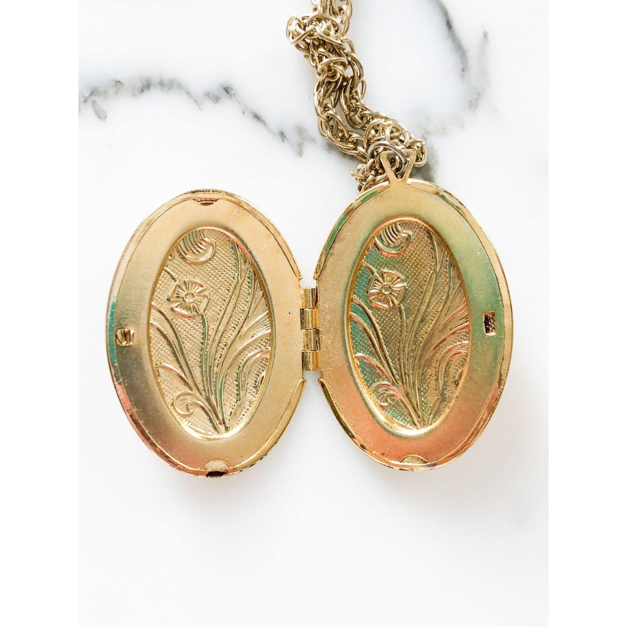 Victorian Revival Style Locket by Unsigned Beauty - Vintage Meet Modern Vintage Jewelry - Chicago, Illinois - #oldhollywoodglamour #vintagemeetmodern #designervintage #jewelrybox #antiquejewelry #vintagejewelry